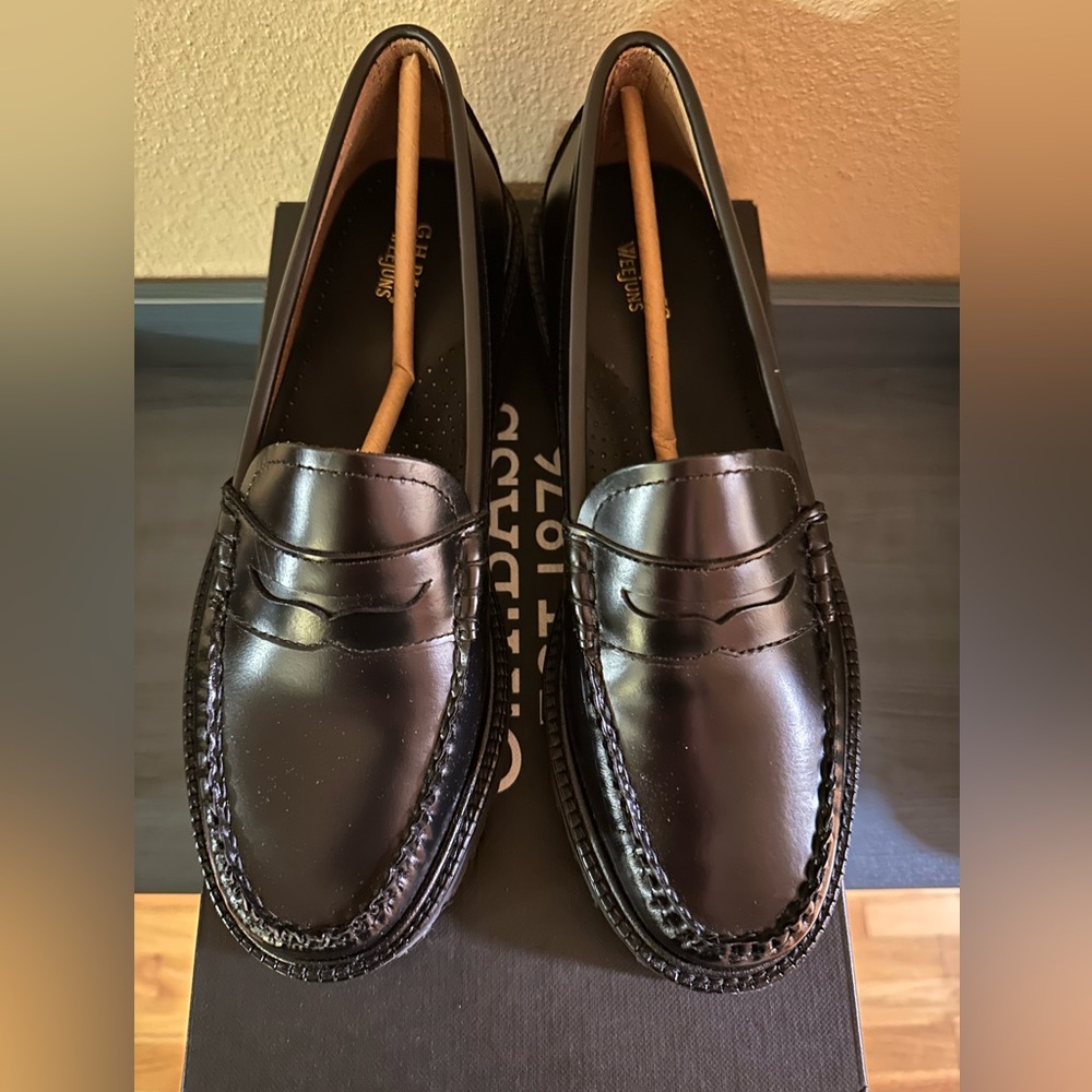 G.H. Bass Weejuns Women's Black Penny Loafers - Picture 5 of 9